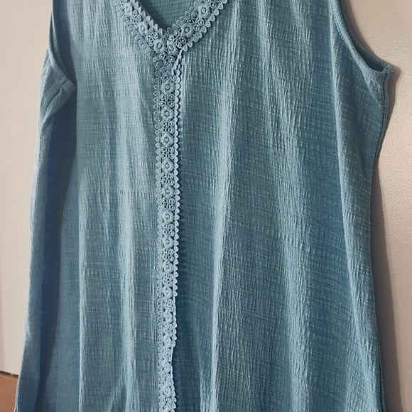 Cable & Gauge. Sleeveless Tank. Size Medium. Gently Used. - Picture 3 of 9